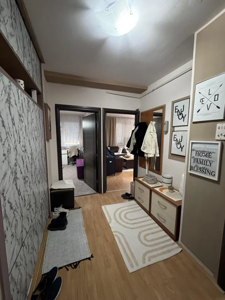 Na prodaju funkcionalan dvosoban stan površine 63m², smešten na 7. spratu od ukupno 7 spratova u zgradi sa urednim održavanjem.